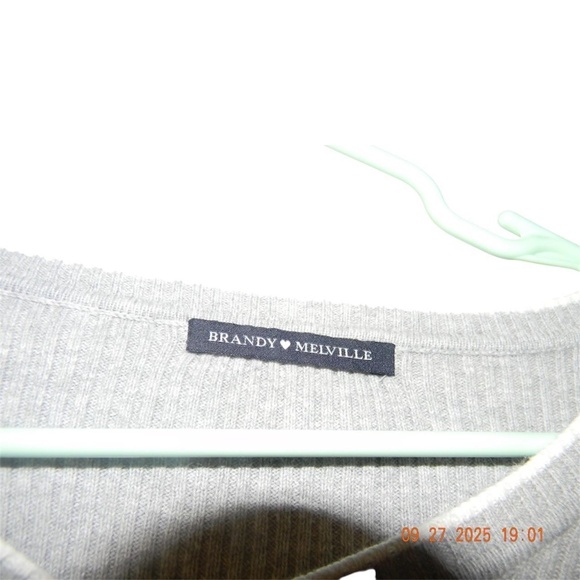Brandy Melville Gray Ribbed Sweater - Picture 4 of 4